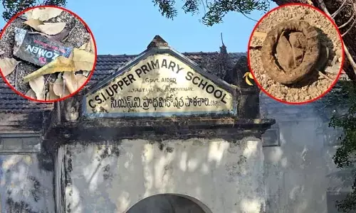 బాలికల పాఠశాలలో కండోమ్ ప్యాకెట్స్ కలకలం (వీడియో)