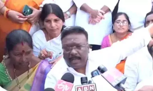 Dasoju : రాజ్యాంగ నిర్మాత అంబేద్కర్ ను అవమానిస్తున్నారు : దాసోజు