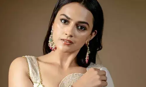 Shraddha Srinath: ఏడాది కూడా ఇండస్ట్రీలో ఉండలేదు అన్నారు.. హాట్ టాపిక్‌గా యంగ్ హీరోయిన్ కామెంట్స్