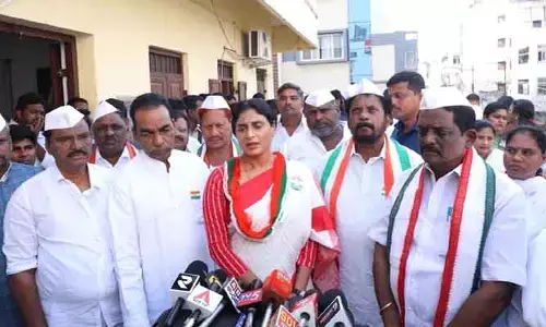 YS Sharmila : బీజేపీతో తెరముందు చంద్రబాబు..తెరవెనుక జగన్ పొత్తులు : వైఎస్.షర్మిల