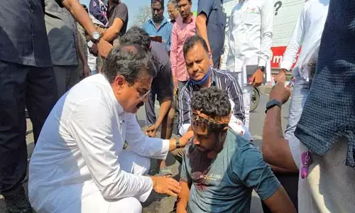 మానవత్వం చాటుకున్న మంత్రి నాదెండ్ల మనోహర్