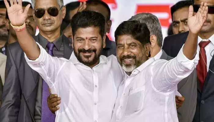 CM Revanth Reddy: కాసేపట్లో మధ్యప్రదేశ్కు సీఎం రేవంత్ రెడ్డి.. అసలు విషయం ఇదే! CM Revanth Reddy: కాసేపట్లో మధ్యప్రదేశ్కు సీఎం రేవంత్ రెడ్డి.. అసలు విషయం ఇదే!