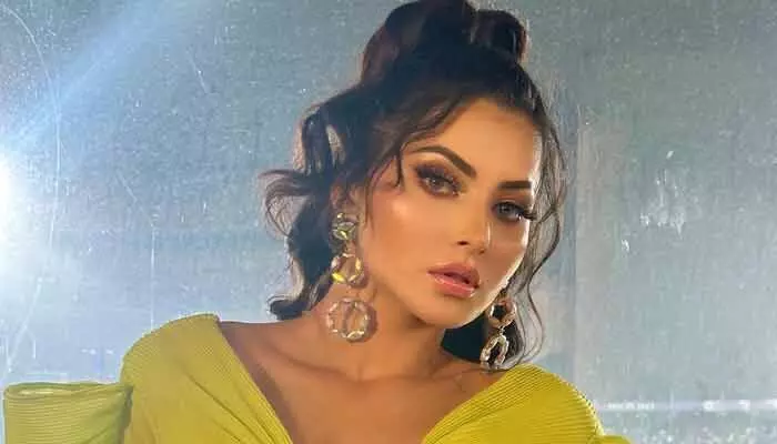 Urvashi Rautela: ఆసుపత్రి బెడ్పై తల్లి ఉంటే బాలయ్య బ్యూటీ అలాంటి పని.. దారుణంగా ట్రోల్ చేస్తున్న నెటిజన్లు Urvashi Rautela: ఆసుపత్రి బెడ్పై తల్లి ఉంటే బాలయ్య బ్యూటీ అలాంటి పని.. దారుణంగా ట్రోల్ చేస్తున్న నెటిజన్లు