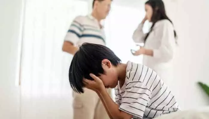 Divorce: తల్లిదండ్రులు విడాకులు.. ఇది పిల్లల హెల్త్పై ఏ విధంగా ప్రభావం చూపుతుంది? Divorce: తల్లిదండ్రులు విడాకులు.. ఇది పిల్లల హెల్త్పై ఏ విధంగా ప్రభావం చూపుతుంది?