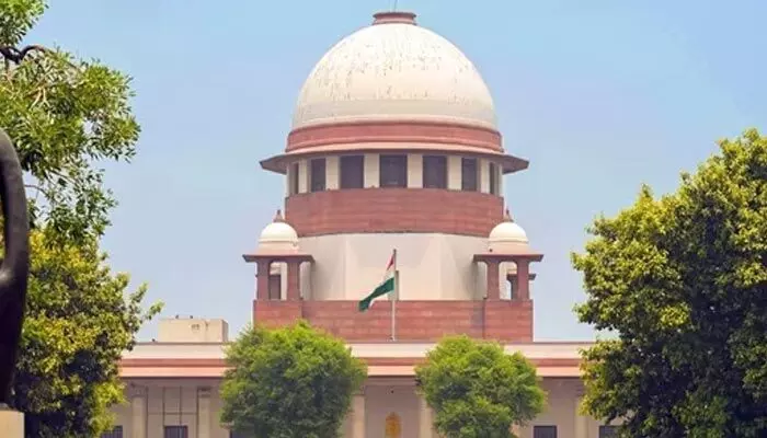 Supreme court: వాట్సప్ ద్వారా నోటీసులు అందించొద్దు.. పోలీసులకు సుప్రీంకోర్టు ఆదేశాలు Supreme court: వాట్సప్ ద్వారా నోటీసులు అందించొద్దు.. పోలీసులకు సుప్రీంకోర్టు ఆదేశాలు