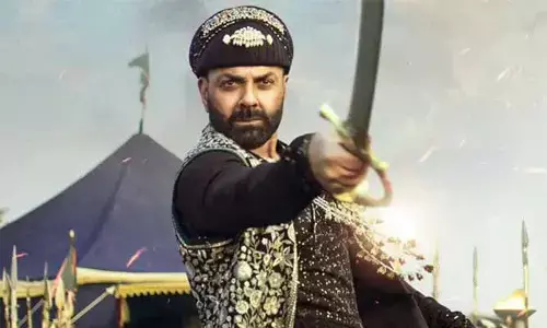 పవన్ కళ్యాణ్ ఫ్యాన్స్‌కు గుడ్ న్యూస్.. హరి హర వీరమల్లు నుంచి క్రేజీ పోస్టర్ రిలీజ్