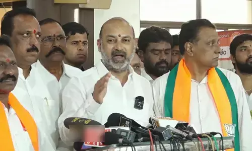 Bandi Sanjay: గద్దర్‌కు ఎట్లా పద్మ అవార్డులిస్తాం.. బండి సంజయ్ హాట్ కామెంట్స్