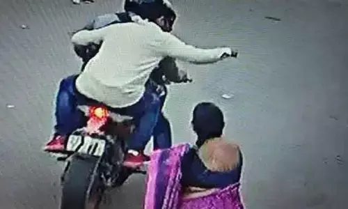 చైన్ స్నాచింగ్ కేసు.. ప్రభుత్వ ఉద్యోగి అరెస్ట్