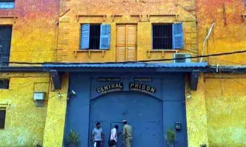 Crime News : చంచల్ గూడ జైల్లో రీల్స్ చేసిన ఖైదీ