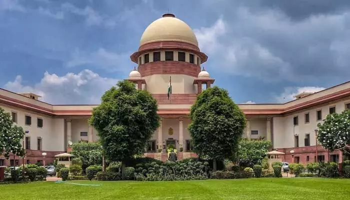 Supreme Court: రాజకీయాలు, బంధుప్రీతి వద్దు.. ప్లీడర్లు, పీపీ నియామకాలపై సుప్రీం కోర్టు Supreme Court: రాజకీయాలు, బంధుప్రీతి వద్దు.. ప్లీడర్లు, పీపీ నియామకాలపై సుప్రీం కోర్టు
