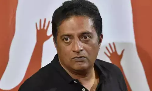 Prakash Raj: సోషల్ మీడియాలో ట్రెండ్ అవుతున్న ప్రకాష్ రాజ్ నగ్న ఫొటో.. ఆయన రియాక్షన్ ఇదే! (ట్వీట్)