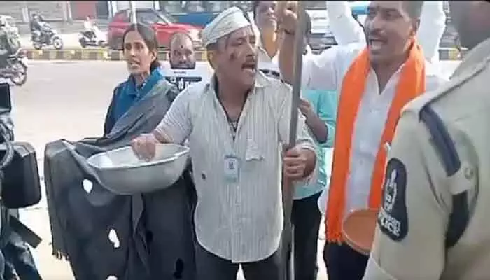 BJP Corporators : బిక్షాటనకు దిగిన తెలంగాణ బీజేపీ కార్పోరేటర్లు! BJP Corporators : బిక్షాటనకు దిగిన తెలంగాణ బీజేపీ కార్పోరేటర్లు!