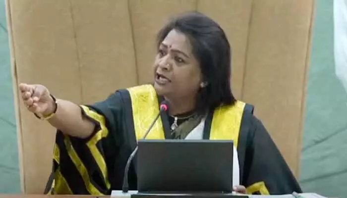 GHMC: జీహెచ్ఎంసీ కౌన్సిల్ సమావేశంలో రగడ.. రూ.8,440 కోట్ల బడ్జెట్కు ఆమోదం GHMC: జీహెచ్ఎంసీ కౌన్సిల్ సమావేశంలో రగడ.. రూ.8,440 కోట్ల బడ్జెట్కు ఆమోదం