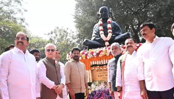 Mahatma Gandhi: మహాత్మా గాంధీకి తెలంగాణ గవర్నర్, సీఎం రేవంత్ నివాళి Mahatma Gandhi: మహాత్మా గాంధీకి తెలంగాణ గవర్నర్, సీఎం రేవంత్ నివాళి