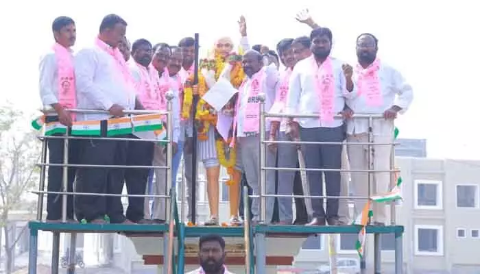 BRS : మహాత్మా.. కాంగ్రెస్ కు బుద్ధి ప్రసాదించు : బీఆర్ఎస్ వినతులు BRS : మహాత్మా.. కాంగ్రెస్ కు బుద్ధి ప్రసాదించు : బీఆర్ఎస్ వినతులు
