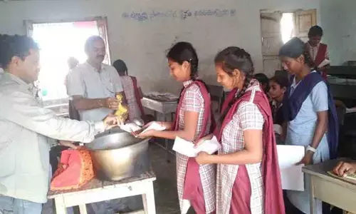 టెన్త్ విద్యార్థులకు గుడ్ న్యూస్.. స్పెషల్‌ క్లాసుల వేళల్లో స్నాక్స్ పంపిణీ