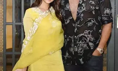 భార్యతో స్పెషల్ ఫొటో షేర్ చేసిన మెగా హీరో.. ఇది కదా అసలైన లవ్ అంటూ నెటిజన్ల కామెంట్స్