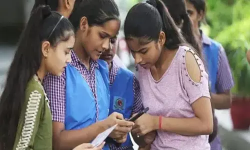 ఫోన్లకే ఇంటర్ విద్యార్థుల హాల్ టికెట్లు.. డౌన్ లోడ్, పూర్తి వివరాలివే