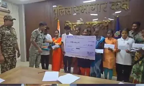 Maoists Surrender : తొమ్మిది మంది మావోయిస్టుల లొంగుబాటు!
