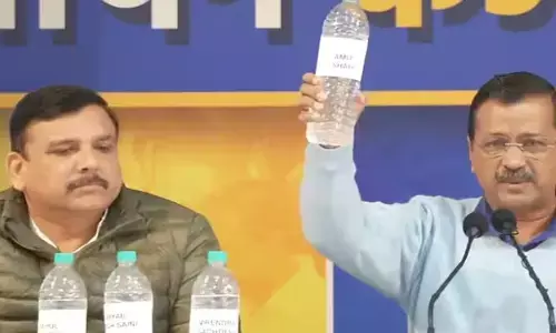 Kejriwal: యమునా నదిలో విషంపై వివరణ ఇవ్వండి.. కేజ్రీవాల్‌కు ఈసీ ఆదేశాలు