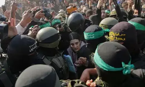 Israel: ఖైదీల విడుదలలో ఇజ్రాయెల్ జాప్యం.. కాల్పుల విరమణలో ట్విస్ట్
