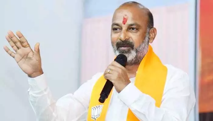Bandi Sanjay: ఎన్నికల కోడ్ సాకుతో ‘రైతు భరోసా’ ఆపొద్దు.. బండి సంజయ్ హాట్ కామెంట్స్ Bandi Sanjay: ఎన్నికల కోడ్ సాకుతో ‘రైతు భరోసా’ ఆపొద్దు.. బండి సంజయ్ హాట్ కామెంట్స్