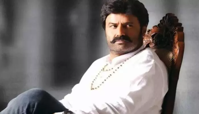 పద్మభూషణ్ పై మరోసారి స్పందించిన బాలకృష్ణ.. చాలా మంది అలా అంటున్నారంటూ కామెంట్స్! పద్మభూషణ్ పై మరోసారి స్పందించిన బాలకృష్ణ.. చాలా మంది అలా అంటున్నారంటూ కామెంట్స్!