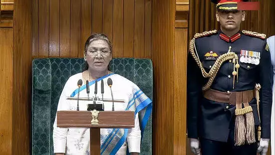 సోనియా ఆదివాసీలను అవమానించారు : ప్రధాని మోడీ సోనియా ఆదివాసీలను అవమానించారు : ప్రధాని మోడీ