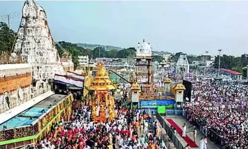 తిరుమల భక్తులకు బిగ్ అలర్ట్..  ఆ వైపు వెళ్లొద్దు..!