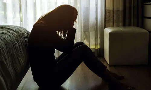 Depression : స్త్రీలు డిప్రెషన్‌లోకి ఎందుకు వెళ్తారు? సైకోథెరపిస్ట్‌లు ఏం చెబుతున్నారంటే..!