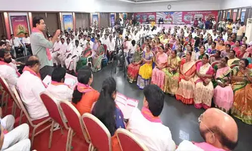 KTR : టకీ టకీ మని ఢిల్లీలో పైసలు పడుతున్నాయి : కేటీఆర్
