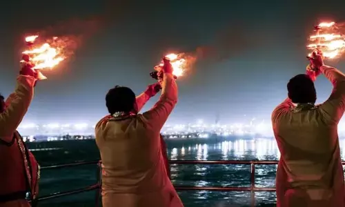 Ganga Aarti: మహాకుంభమేళాలో రద్దీ.. యూవద్ద గంగా హారతి నిలిపివేత