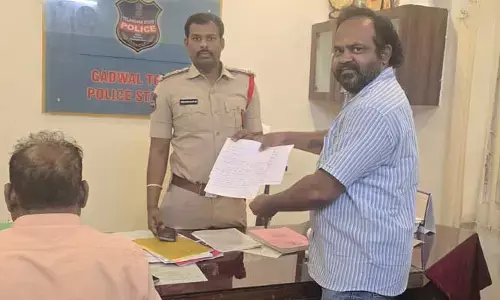 ‘దిశ’ వాట్సాప్ గ్రూపులోకి అక్రమంగా ప్రవేశం.. మోసాన్ని గ్రహించి పోలీసులకు రిపోర్టర్ కంప్లైంట్