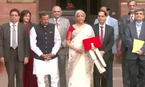 Union Budget 2025-26: బడ్జెట్‌కు కేంద్ర కేబినెట్ ఆమోదం.. పార్లమెంట్‌కు బయలుదేరిన నిర్మలా సీతారామన్