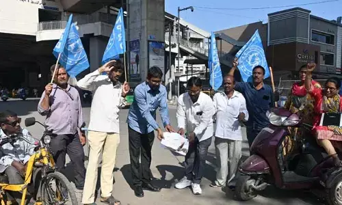 NPRD: దివ్యాంగులకు బడ్జెట్ కేటాయింపులో నిర్లక్ష్యం.. బడ్జెట్ పత్రాల దగ్ధం