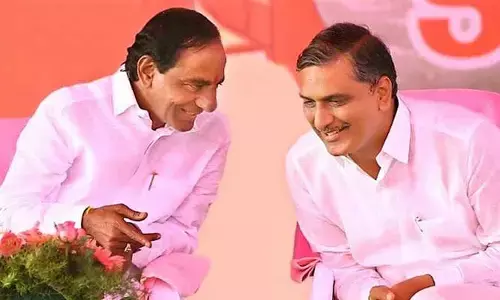 KCR : ఎర్రవల్లి ఫామ్‌హౌస్‌లో ముగిసిన కేసీఆర్, హరీష్ రావు భేటీ
