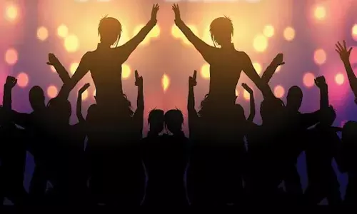 ఫేర్‌వెల్ పార్టీ.. రెచ్చిపోయిన అమ్మాయిలు, అబ్బాయిలు