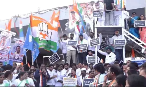 కేంద్రంపై పోరాటానికి బీఆర్ఎస్ కలిసి రావాలి.. ట్యాంక్ బండ్‌‌పై కాంగ్రెస్ పార్టీ నిరసన