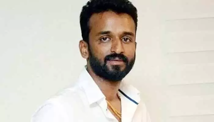 Tragedy: టాలీవుడ్లో తీవ్ర విషాదం.. నిర్మాత కృష్ణ ప్రసాద్ చౌదరి ఆత్మహత్య Tragedy: టాలీవుడ్లో తీవ్ర విషాదం.. నిర్మాత కృష్ణ ప్రసాద్ చౌదరి ఆత్మహత్య