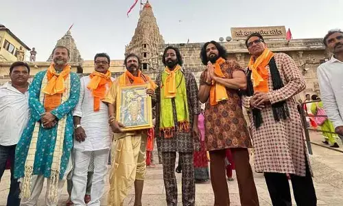 భక్తి పారవశ్యంలో మునిగి తేలుతున్న కన్నప్ప టీమ్.. నెట్టింట వైరల్ అవుతున్న ఫొటోలు