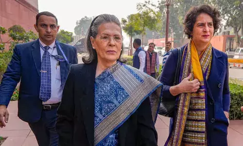 సోనియా గాంధీపై సభా హక్కుల ఉల్లంఘన నోటీసు