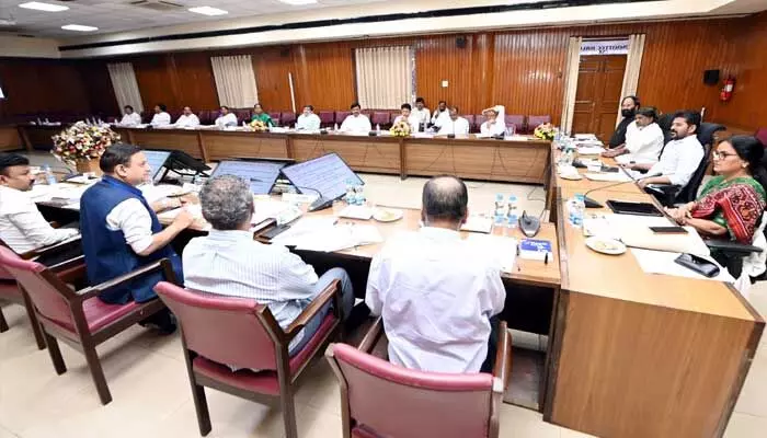 Cabinet Meeting: ముగిసిన కేబినెట్ సమావేశం.. కాసేపట్లో సభ ముందుకు ఆ రెండు నివేదికలు Cabinet Meeting: ముగిసిన కేబినెట్ సమావేశం.. కాసేపట్లో సభ ముందుకు ఆ రెండు నివేదికలు