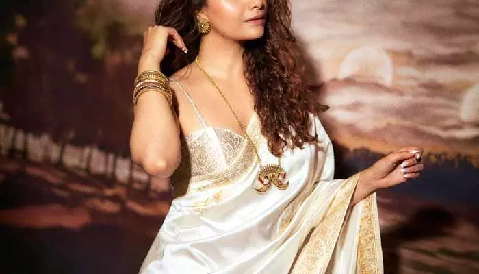 Keerthy Suresh: బోల్డ్ ఓటీటీ సంస్థలోకి ఎంట్రీ ఇచ్చిన హీరోయిన్.. ప్రమోషన్స్తో పాటు గ్లామర్ డోస్ పెంచేసిన బ్యూటీ Keerthy Suresh: బోల్డ్ ఓటీటీ సంస్థలోకి ఎంట్రీ ఇచ్చిన హీరోయిన్.. ప్రమోషన్స్తో పాటు గ్లామర్ డోస్ పెంచేసిన బ్యూటీ