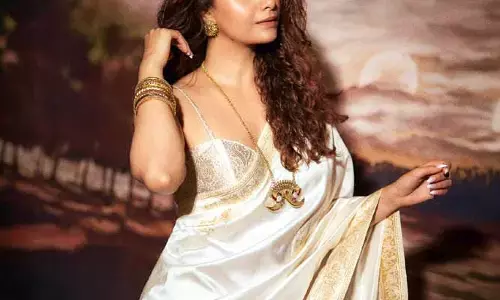 Keerthy Suresh: బోల్డ్ ఓటీటీ సంస్థలోకి ఎంట్రీ ఇచ్చిన హీరోయిన్.. ప్రమోషన్స్‌తో పాటు గ్లామర్ డోస్ పెంచేసిన బ్యూటీ