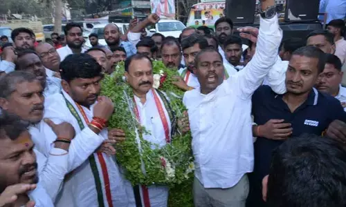 కులగణనపై అసెంబ్లీలో తీర్మానం.. గాంధీ భవన్‌లో సంబురాలు