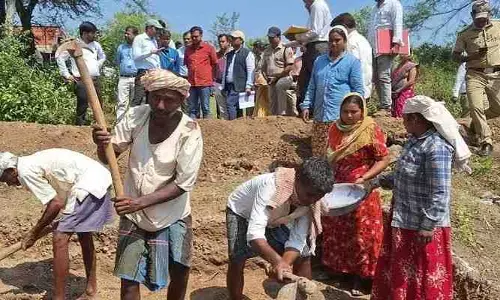 Mgnregs: ఉపాధి హామీ పథకం..రెండేళ్లలో భారీగా జాబ్ కార్డుల తొలగింపు!