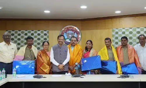 TG RTC: బస్సులో జన్మించిన చిన్నారికి లైఫ్ టైమ్ ఫ్రీ జర్నీ