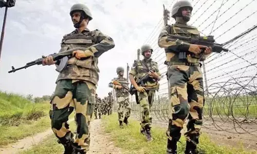 BSF: బీఎస్ఎఫ్, చొరబాటుదారుల మధ్య ఘర్షణ.. జవాన్లపై కత్తులు, కర్రలు, వైర్ కట్టర్లతో దాడి