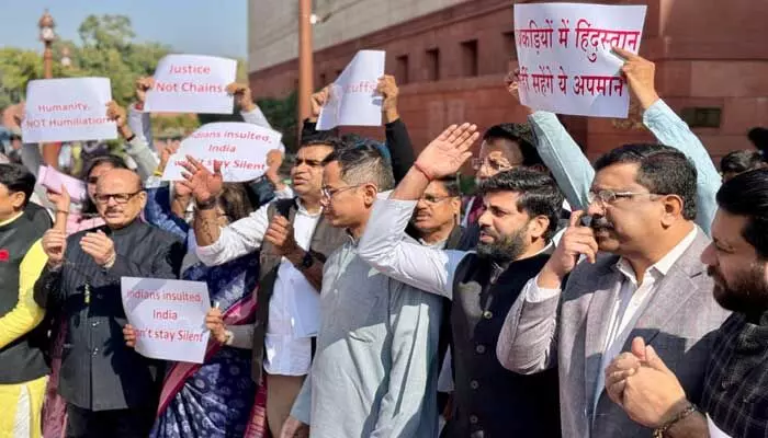 Indian immigrants: భారతీయులను వెనక్కి పంపడంపై పార్లమెంట్లో విపక్షాల నిరసన Indian immigrants: భారతీయులను వెనక్కి పంపడంపై పార్లమెంట్లో విపక్షాల నిరసన