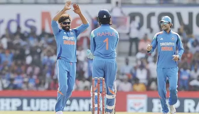 IND Vs ENG: ఆచితూచి ఆడుతోన్న ఇంగ్లాండ్.. 30 ఓవర్లు ముగిసేసరికి స్కోర్ ఇదే! IND Vs ENG: ఆచితూచి ఆడుతోన్న ఇంగ్లాండ్.. 30 ఓవర్లు ముగిసేసరికి స్కోర్ ఇదే!